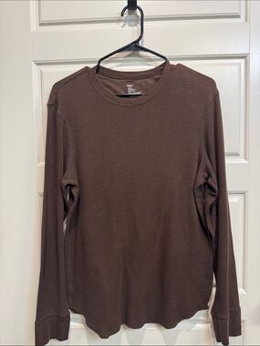 GAP Men's Long-Sleeve Waffle Thermal Shirt in Brown